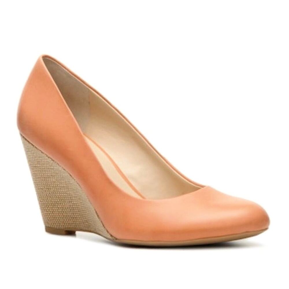 💚SALE: Franco Sarto size 8 Helio Peach Coral Leather Round Toe Wedge Heels